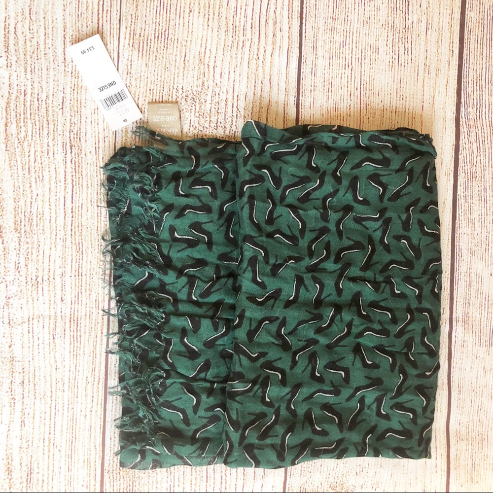NWT Banana Republic Scarf